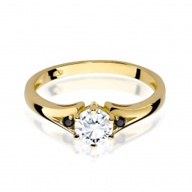 Pierścionek W0076 Biały Szafir 0,60ct żółte złoto z czarnymi diamentami